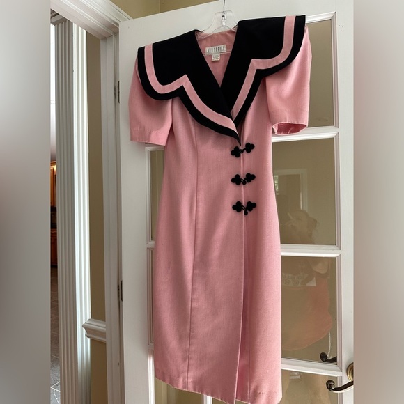 Vintage 90s Ann Tobias Pink & Black Statement Collar Dress – Size 6 - Picture 2 of 6